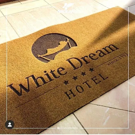 ホテル White Dream 4*