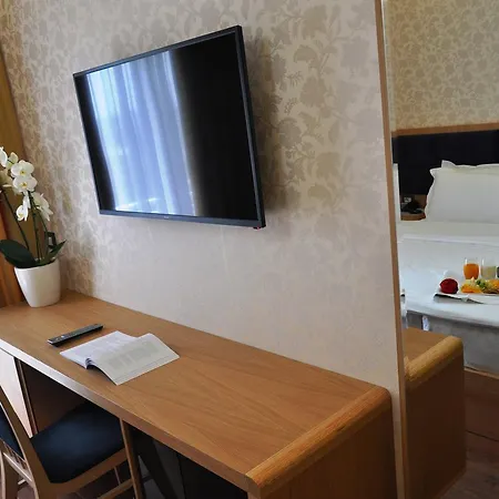Hotel White Dream